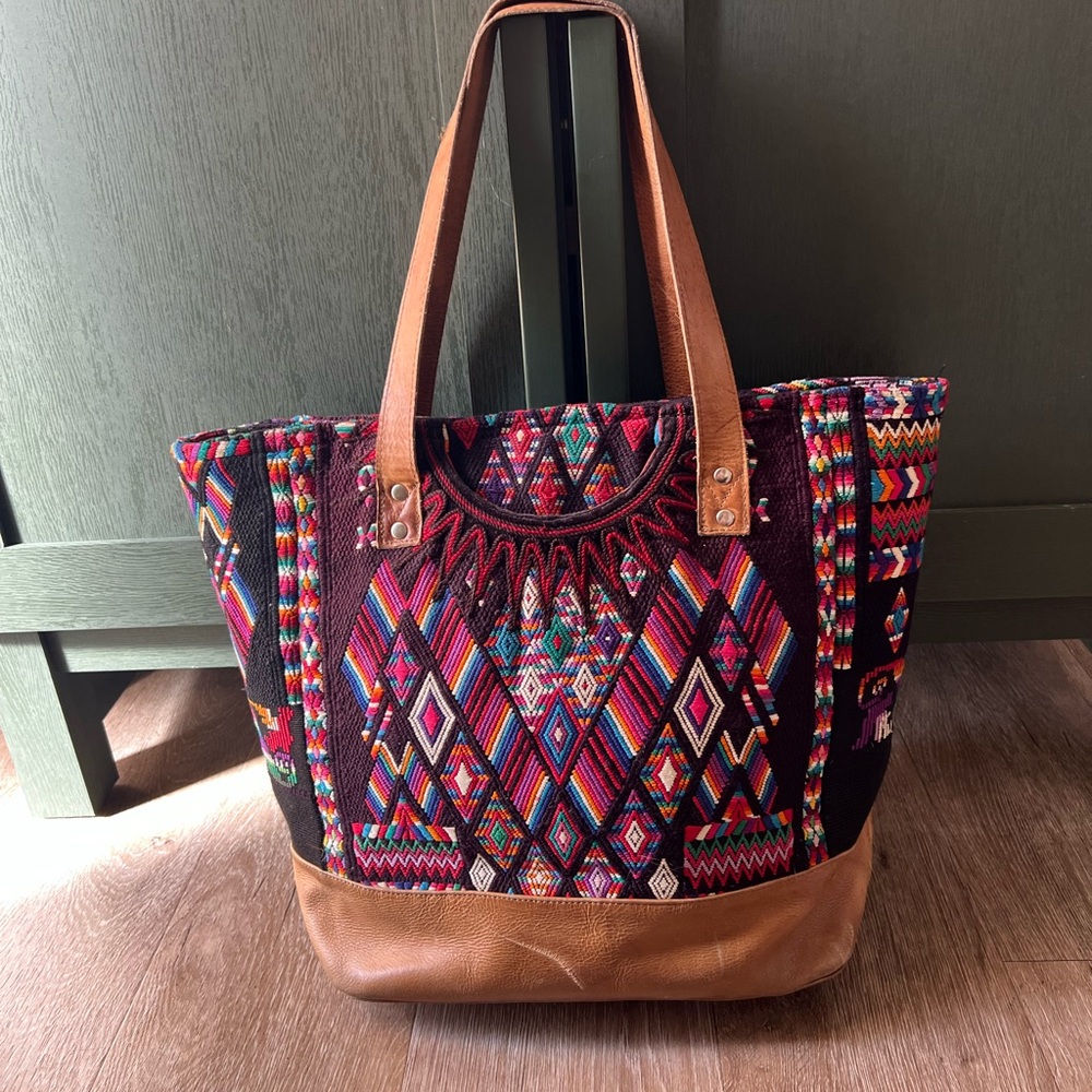 Nena & Co. Multicolor Geometric Woven Tote with Tan Leather - Picture 2 of 7